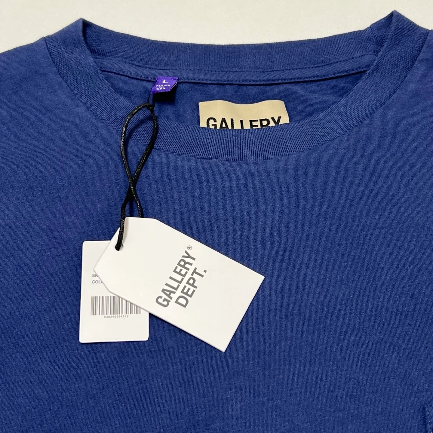 GALLERY DEPT. AUGI SLEEVELESS TEE/VINTAGE BLACK/NAVY/WHT English pocket sleeveless vest TEE Washed black/navy blue/white S-XL Same as the original version Super comfortable summer brushed lightweight material No sense of comfort on the upper body Loose and crisp fit Comfortable and breathable